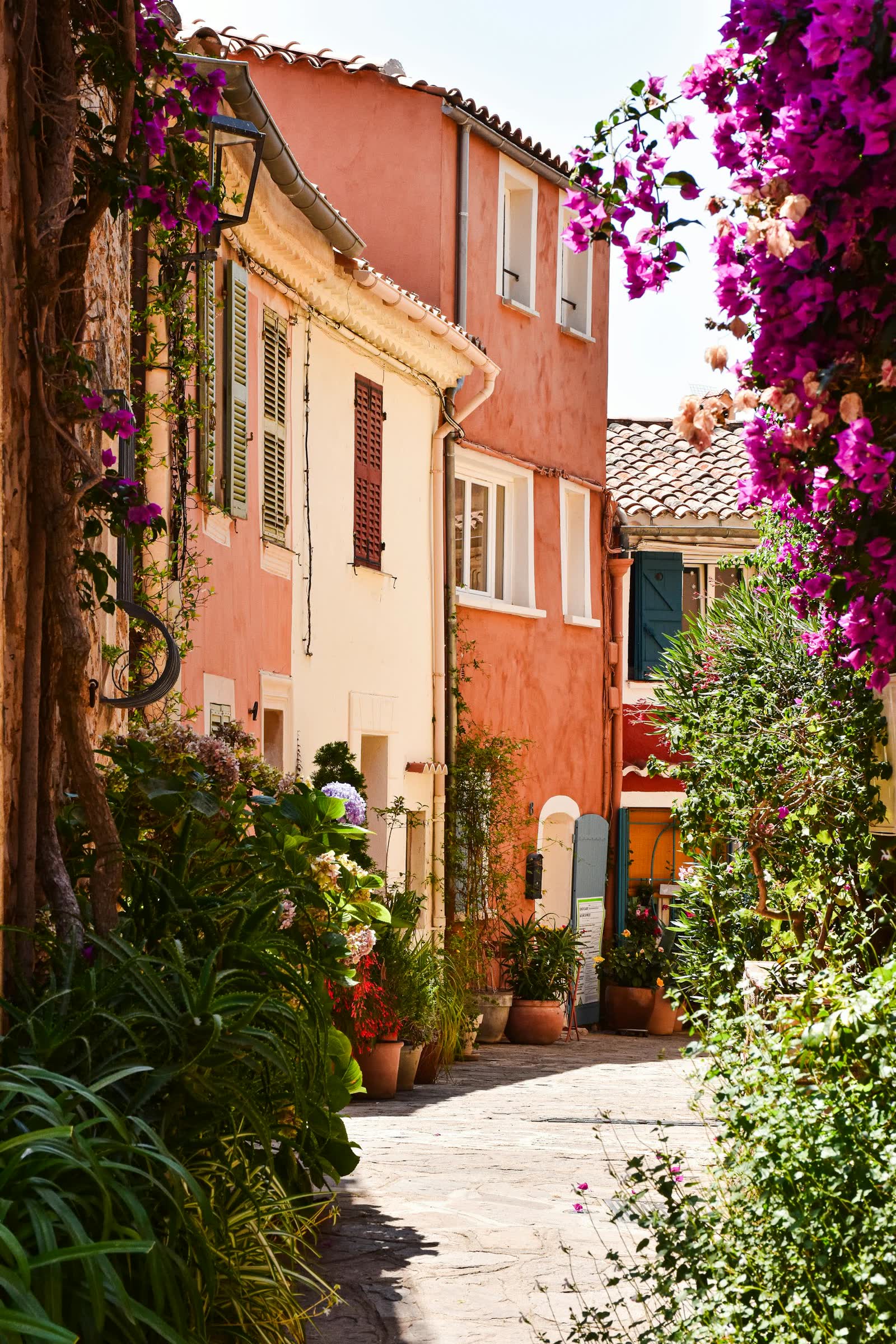 Ruelle pavée du village de Mougins